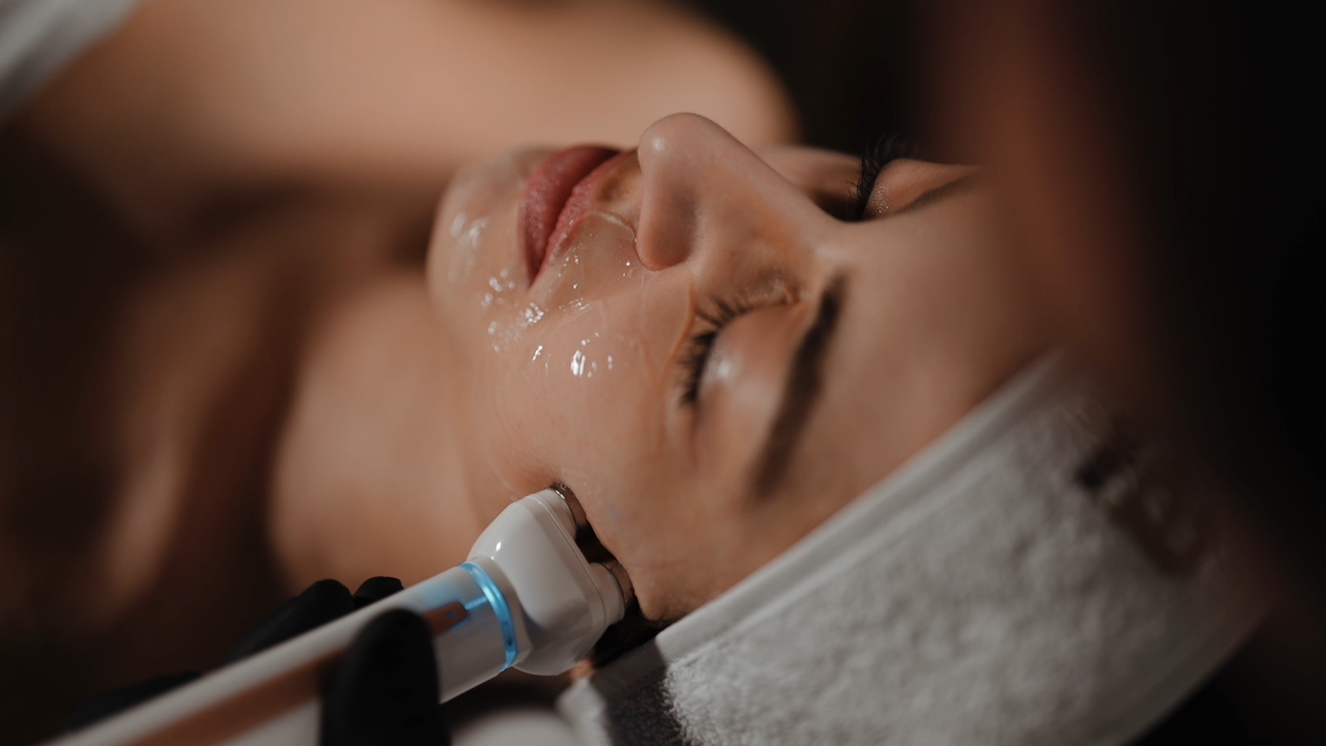 FaceStim Facial — non-surgical lifting treatment